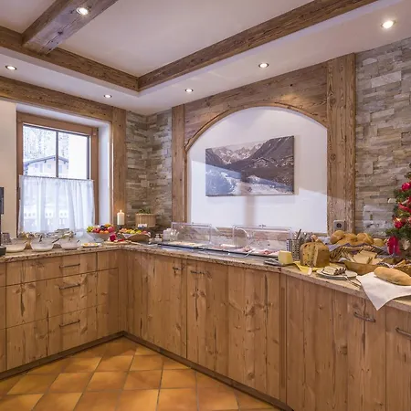 Gaestehaus Schneeberger Guest house Mayrhofen
